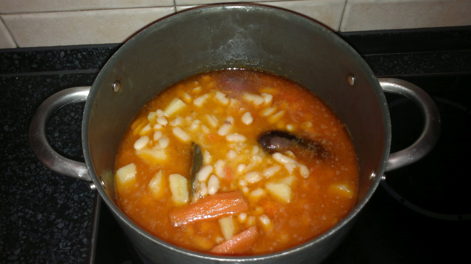 judias blancas con oreja y chorizo